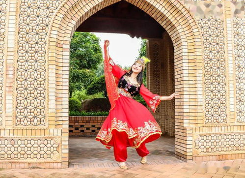 翩翩起舞的维吾尔族舞蹈，独特的艺术魅力