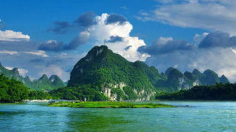 桂林山水漓江游船行程，游船之旅：宛如仙境的天然画卷