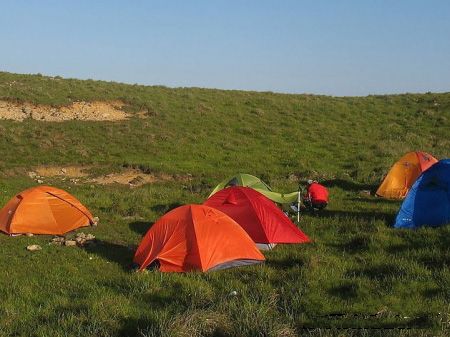 新疆户外露营地点推荐：感受大自然的魅力与挑战